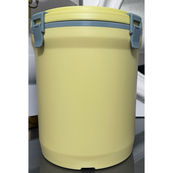STANLEY Adventure Fast Flow 2 Gal Water Jug, POMELO YELLOW - Picture 3 of 9